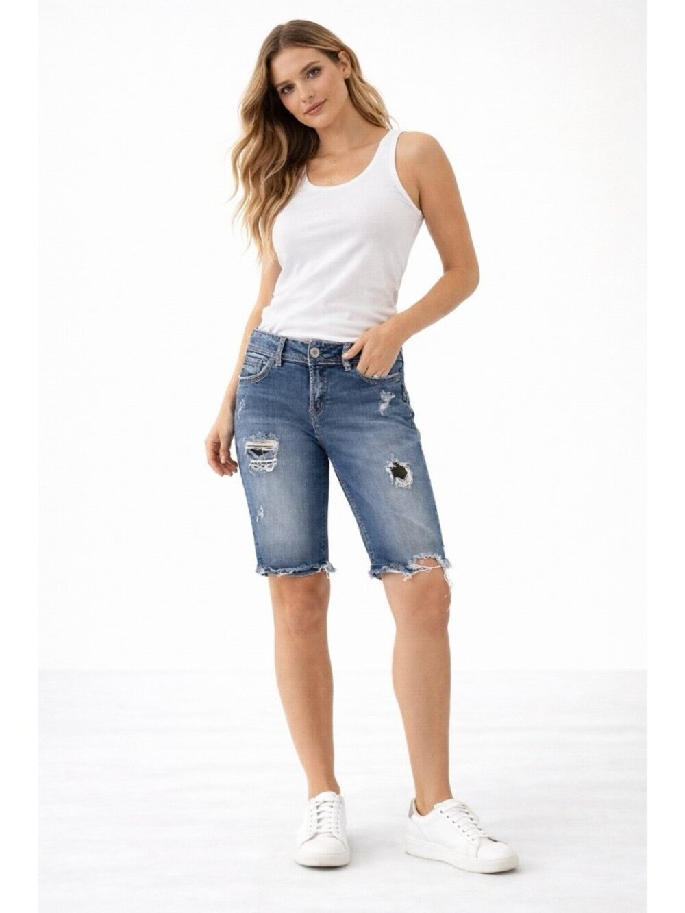 SILVER SUKI jean shorts blue denim 29 11L distressed thick stitch western